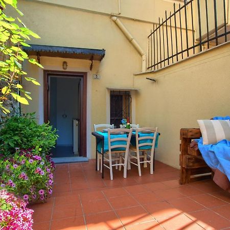 Вилла Casa A 2 Passi Dal Mare Con Patio Privato Империя Экстерьер фото