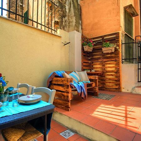 Вилла Casa A 2 Passi Dal Mare Con Patio Privato Империя Экстерьер фото