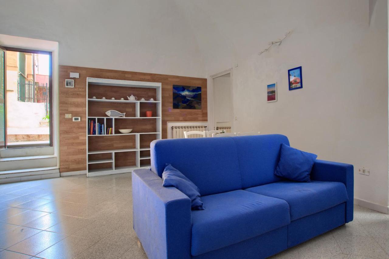 Вилла Casa A 2 Passi Dal Mare Con Patio Privato Империя Экстерьер фото