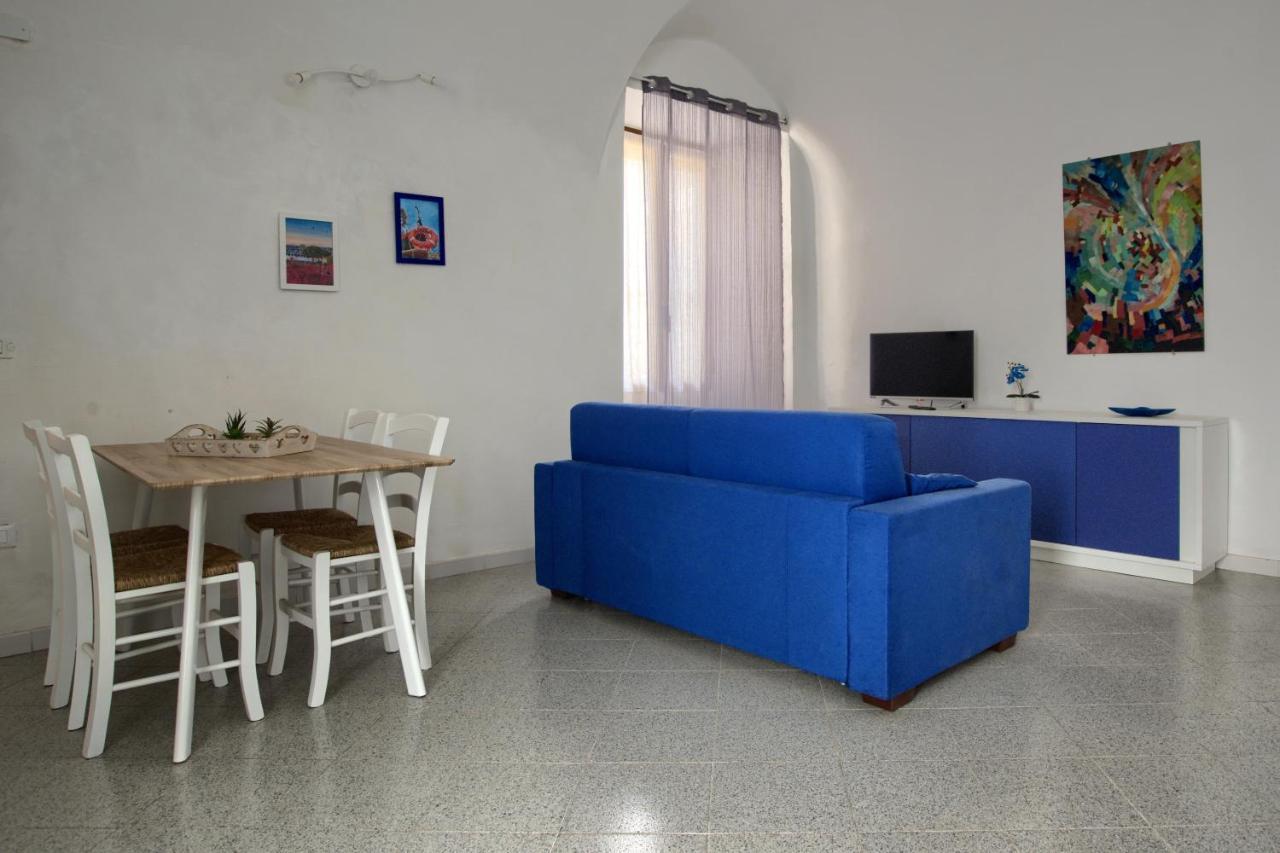 Вилла Casa A 2 Passi Dal Mare Con Patio Privato Империя Экстерьер фото