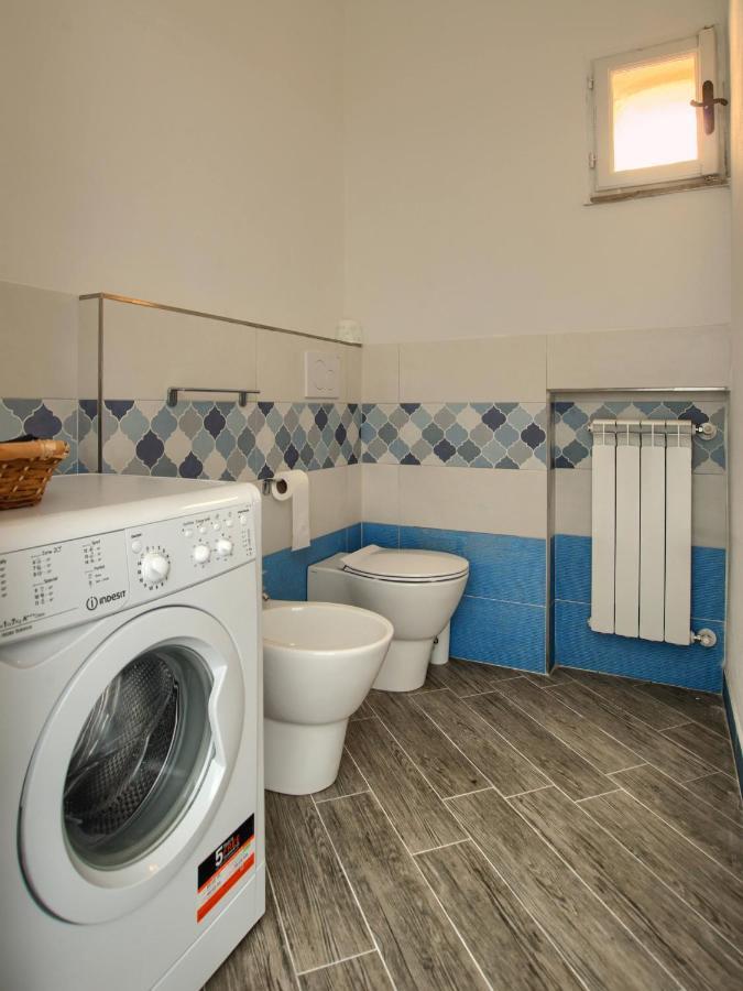 Вилла Casa A 2 Passi Dal Mare Con Patio Privato Империя Экстерьер фото