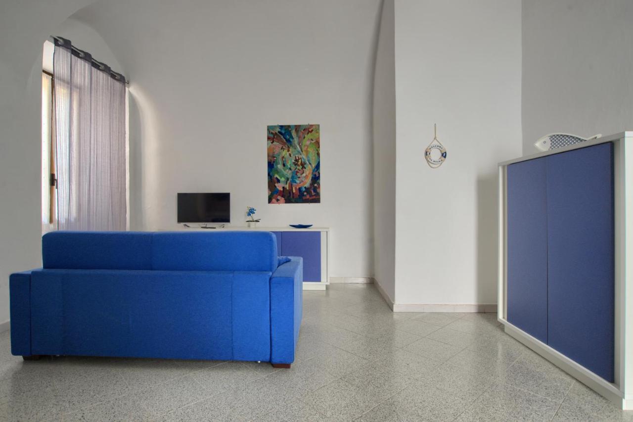 Вилла Casa A 2 Passi Dal Mare Con Patio Privato Империя Экстерьер фото