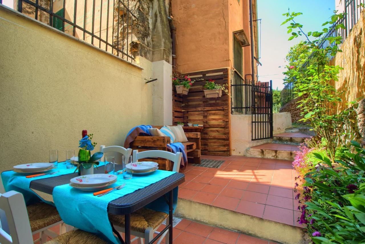 Вилла Casa A 2 Passi Dal Mare Con Patio Privato Империя Экстерьер фото