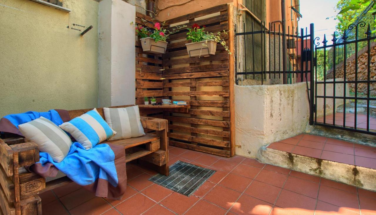 Вилла Casa A 2 Passi Dal Mare Con Patio Privato Империя Экстерьер фото