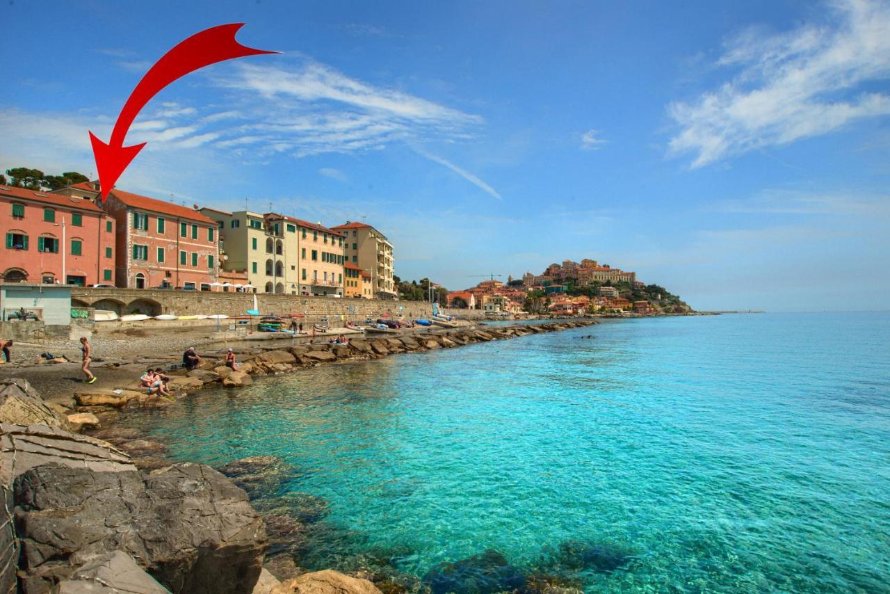 Вилла Casa A 2 Passi Dal Mare Con Patio Privato Империя Экстерьер фото