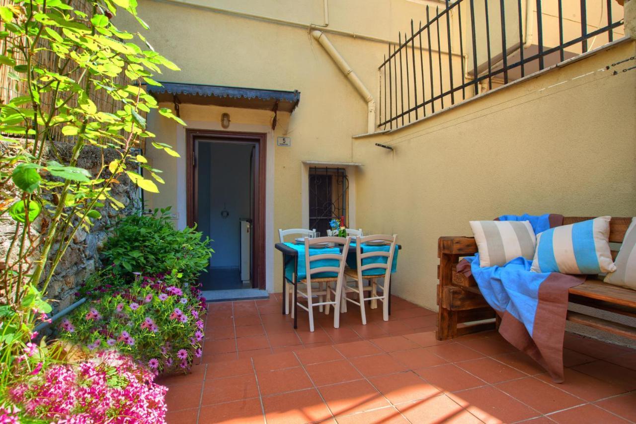 Вилла Casa A 2 Passi Dal Mare Con Patio Privato Империя Экстерьер фото