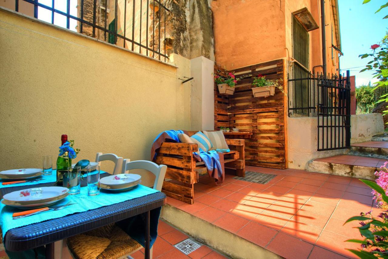 Вилла Casa A 2 Passi Dal Mare Con Patio Privato Империя Экстерьер фото